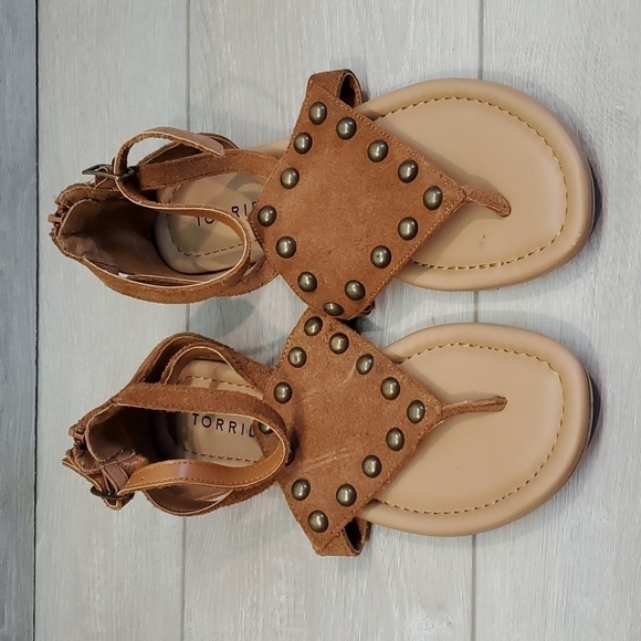 Torrid Women Studded T strap Ankle Strap  Sandals Flats shoes sz 6W Wide - Picture 3 of 10